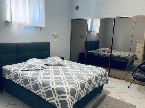 Lova arba lovos apgyvendinimo įstaigoje Vila Doni