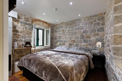 StaySplitBay Old Town Authentic Luxury Studio