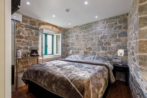 StaySplitBay Old Town Authentic Luxury Studio