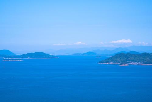 a large body of water with mountains in the background at 御舟宿o鞆猫庵oそわか楼o海月 in Fukuyama