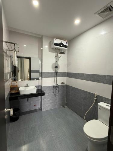 a bathroom with a white toilet and a sink at LucyHouse in Thôn Trường Giang