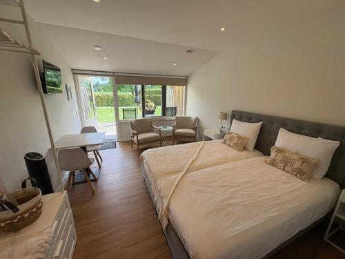 Llit o llits en una habitació de B&B Roodbeekerhof