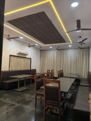 Gallery image of JSR Grand hotel and banquets in Nalgonda