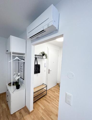 a white room with a white refrigerator and a white wall at Ruhiger Familientraum fürs Wochenende oder längerfristigen Aufenthalt in Wiener Neustadt