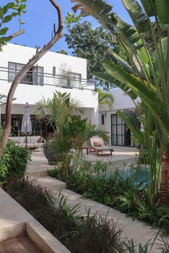 Villa 5 Chambres piscine tropicale Ngaparou proche plage