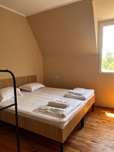 a bedroom with a bed with towels on it at Dali`s Guest House in Lebach'e