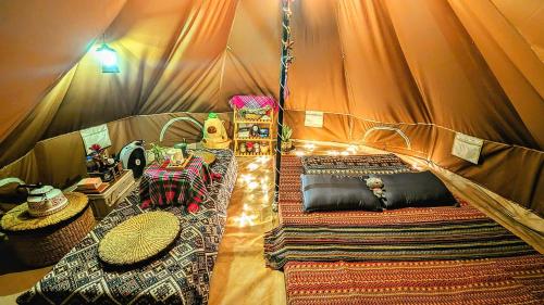 a room with two beds in a tent at Hà Giang Camping in Mèo Vạc