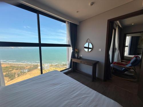 a bedroom with a bed and a large window at Apec Mandala Chambay - Dimond Hotel in Ấp Thiẹn Ái