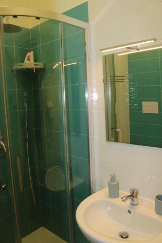 Elena House photo 30