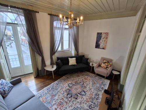 Casa da Maya - Historic Townhouse, N2 Stop and Nature Retreat