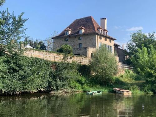 À louer maison de maître en bordure de rivière