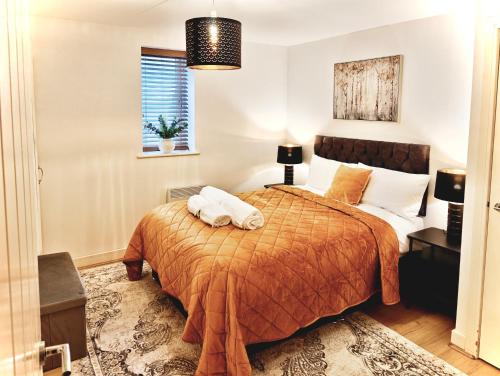 a bedroom with a bed with two pillows on it at Charming Apartment Nottingham -FREE Onsite Parking -Nr City- FAST WiFi in Nottingham