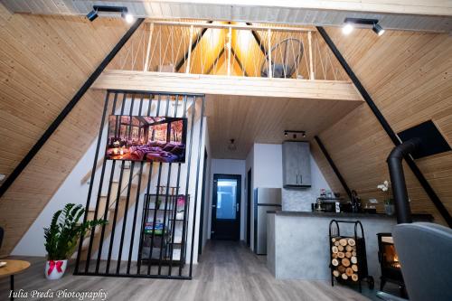 Blick vom Dachboden eines Hauses in der Unterkunft Roua A-frame in Deal