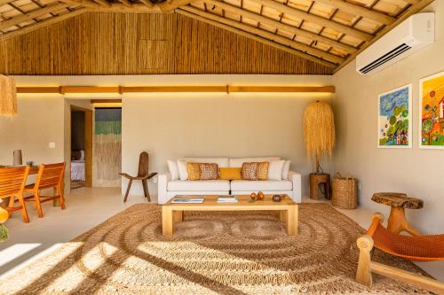 a living room with a couch and a table at Casa Água - Praia do Preá in Prea