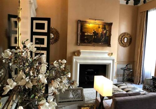 a living room with a fireplace and a couch at Mayfair Green Park Premium Serviced Apartment with 24h Guest Assistance in London