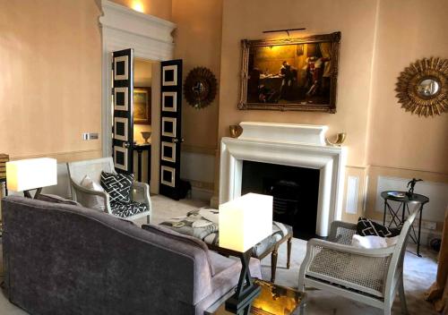 a living room with a couch and a fireplace at Mayfair Green Park Premium Serviced Apartment with 24h Guest Assistance in London