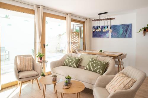 a living room with a couch and two chairs at Relax House in Estoril