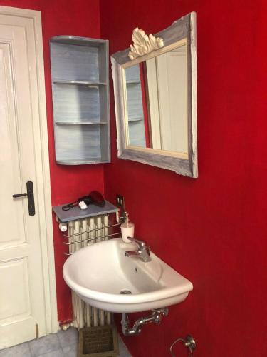 Cozy three rooms apartment close to Porta Venezia