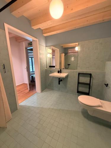 a bathroom with a toilet and a sink at DAS SILO - Neue Ferienwohnungen und Seminarräume, eröffnet März 2026 in Fröndenberg