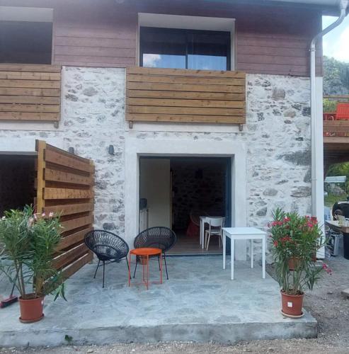La grange Studio à 100 mètres du lac N1