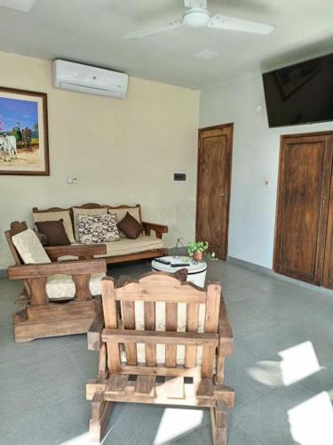a living room with a couch and chairs in it at La casa de Nimia in Asunción