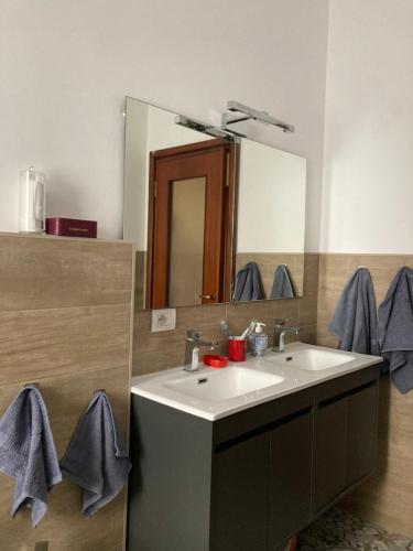 Stanza privata M1 Villa SG a 15 min dal Duomo