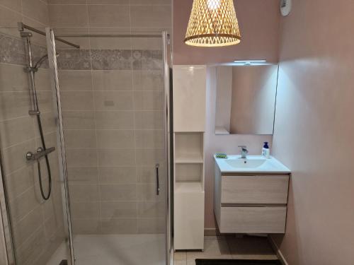 a bathroom with a shower and a sink at L'effet Mer de Stella in Stella-Plage