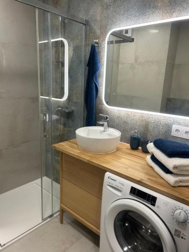 Et bad på Apartament dębowy