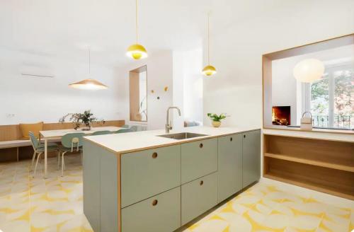 Chueca Fuencarral - 5 Bdrms 5 Baths 12 pax