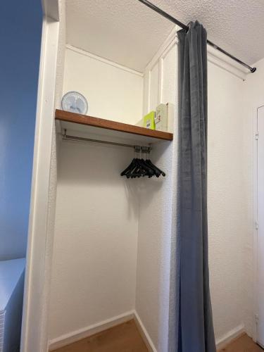 a room with a closet with a curtain and a shelf at Calais plage, superbe studio tout confort in Calais