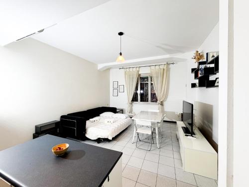 Sweet staying at large 3rooms apartment in Navigli