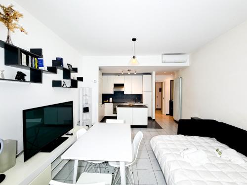 Sweet staying at large 3rooms apartment in Navigli