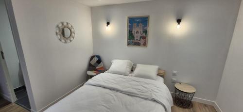 Magnifique Duplex Avec Terrasse, Proche De Av Champagne