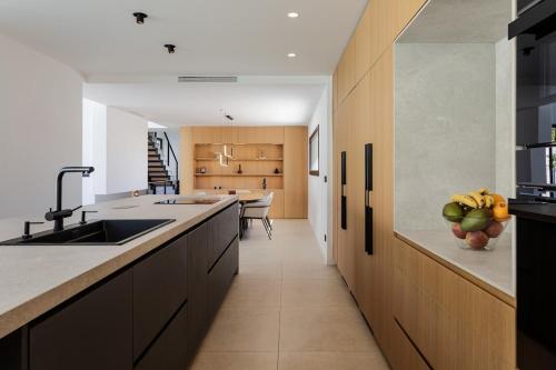 Ultra-Modern 5-Bed Luxury Chalet with Private Pool & Home Cinema 13 Min To Beach