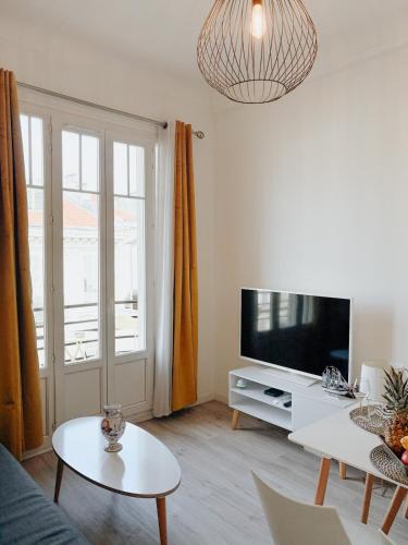 Elegant Apartment with Balcony, Central Nice