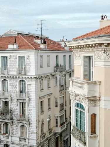 Elegant Apartment with Balcony, Central Nice