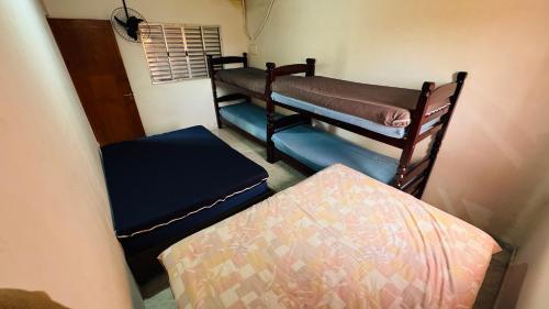a room with three bunk beds in a room at Chácara Roteiro do Vinho com Wi-Fi in São Roque