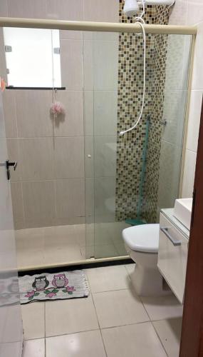 a bathroom with a shower and a toilet at Casa com piscina in Araruama