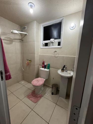a small bathroom with a toilet and a sink at Prince House in Piracicaba