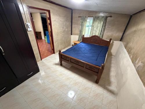 an overhead view of a bed in a room at MICKaL in Bang Hin Chang (1)