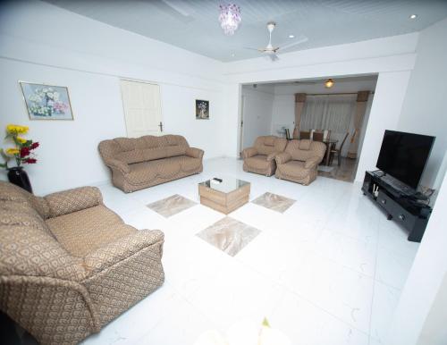 J Net Estates - THREE BEDROOM APARTMENT