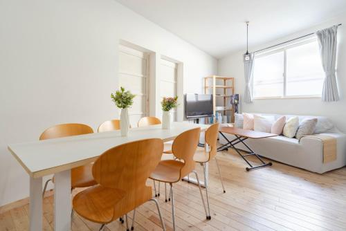 a living room with a white table and chairs at Perfect Shonan in Fujisawa