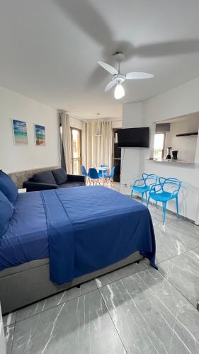 a bedroom with a blue bed and blue chairs at Aldeia dos reis - Condado - Mangaratiba - Loft 405 bl 3 in Mangaratiba