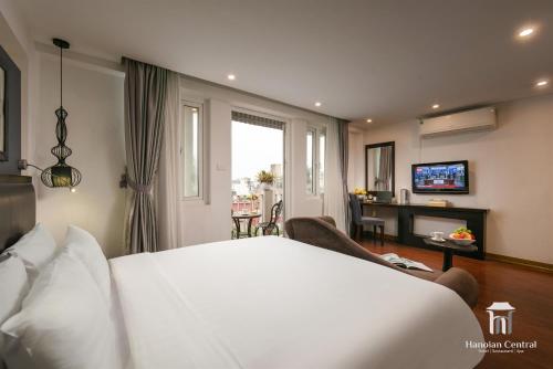 Hanoian Central Hotel & Spa — View (from property/room)