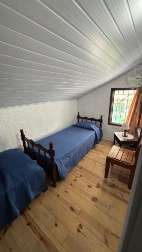 two beds in a room with a white ceiling at Los Rochas, Barra de Chuy in Barra del Chuy