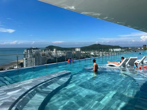 a infinity pool on the top of a building at The Sóng Vung Tau Apartment - Pool Near Sea in Vung Tau