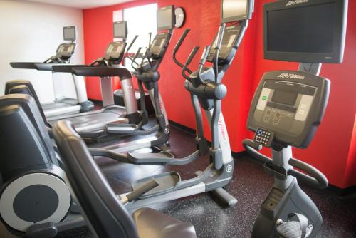 a row of cardio machines in a gym at Radisson Hotel Duluth-Harborview in Duluth