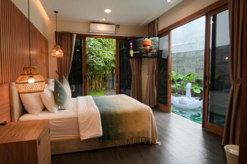 a man taking a picture of a hotel room at Villa Di Bali in Yogyakarta