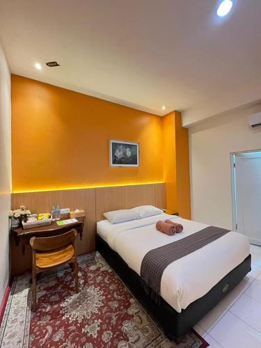 a bedroom with a bed and a desk and a bed sidx sidx sidx at The Cabin Tugu Hostel in Yogyakarta