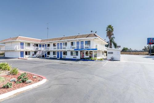 an empty parking lot in front of a building at Motel 6 Modesto, CA in Modesto
